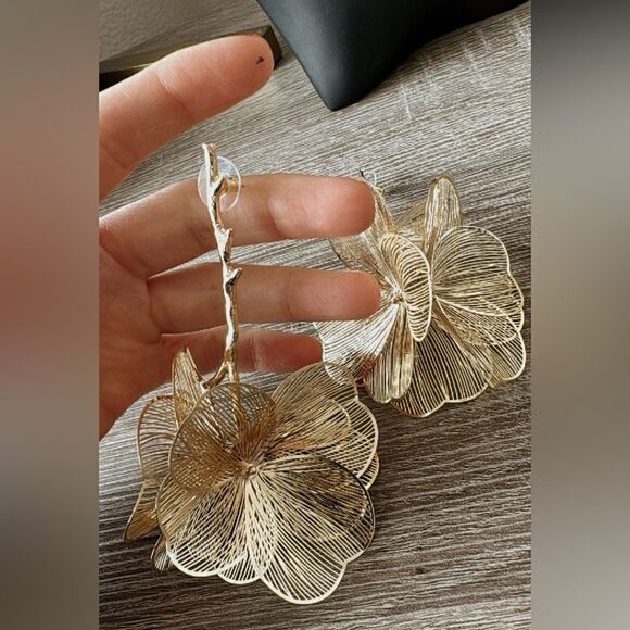 Statement flower drop earrings A591 - Picture 4 of 4